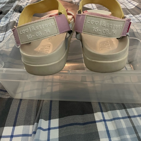 Sandals - Picture 4 of 7